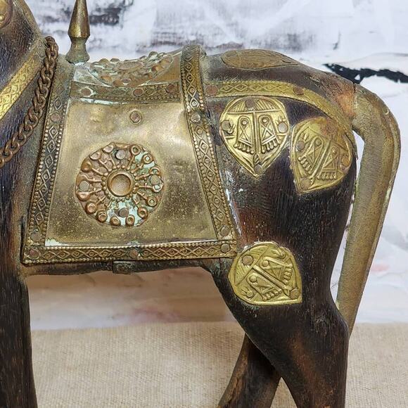 Vintage Hand Carved Marwari War Horse Figurine - Brass Armored Metal Detail - Picture 4 of 10